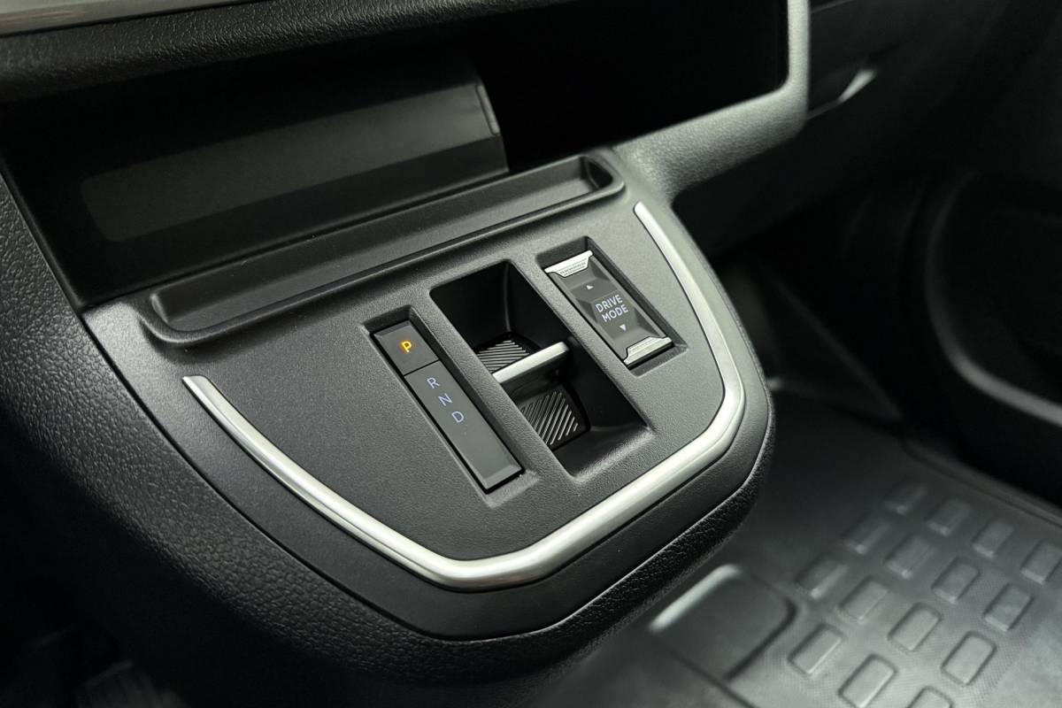 Opel Vivaro-e Opel Vivaro Electric L3 75 kWh | DEMO | Lederen bekleding | STX pakket | Navigatie | Stoelverwarming | Keyless | Laadruimte betimmering | Camera | Lichtmetalen velgen black