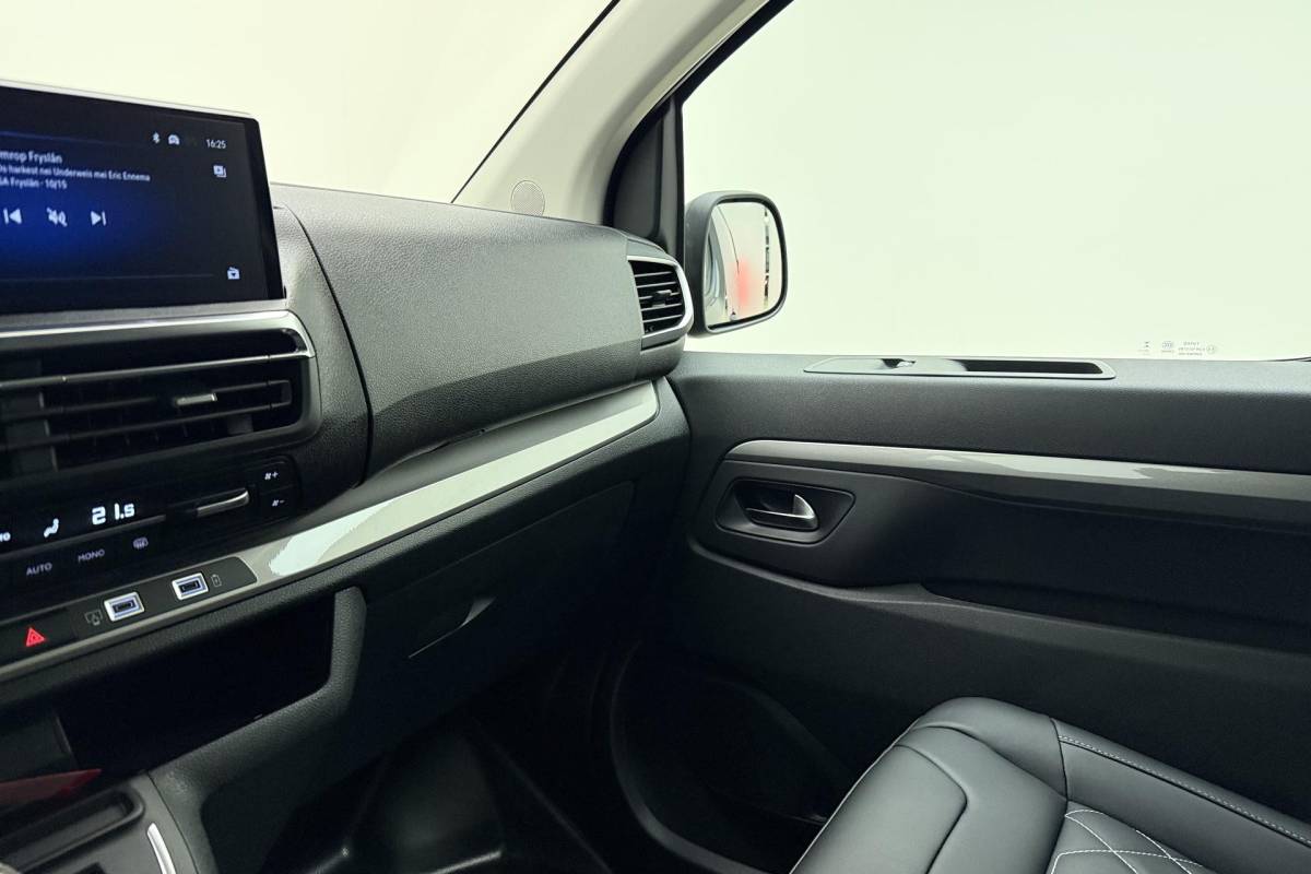 Opel Vivaro-e Opel Vivaro Electric L3 75 kWh | DEMO | Lederen bekleding | STX pakket | Navigatie | Stoelverwarming | Keyless | Laadruimte betimmering | Camera | Lichtmetalen velgen black
