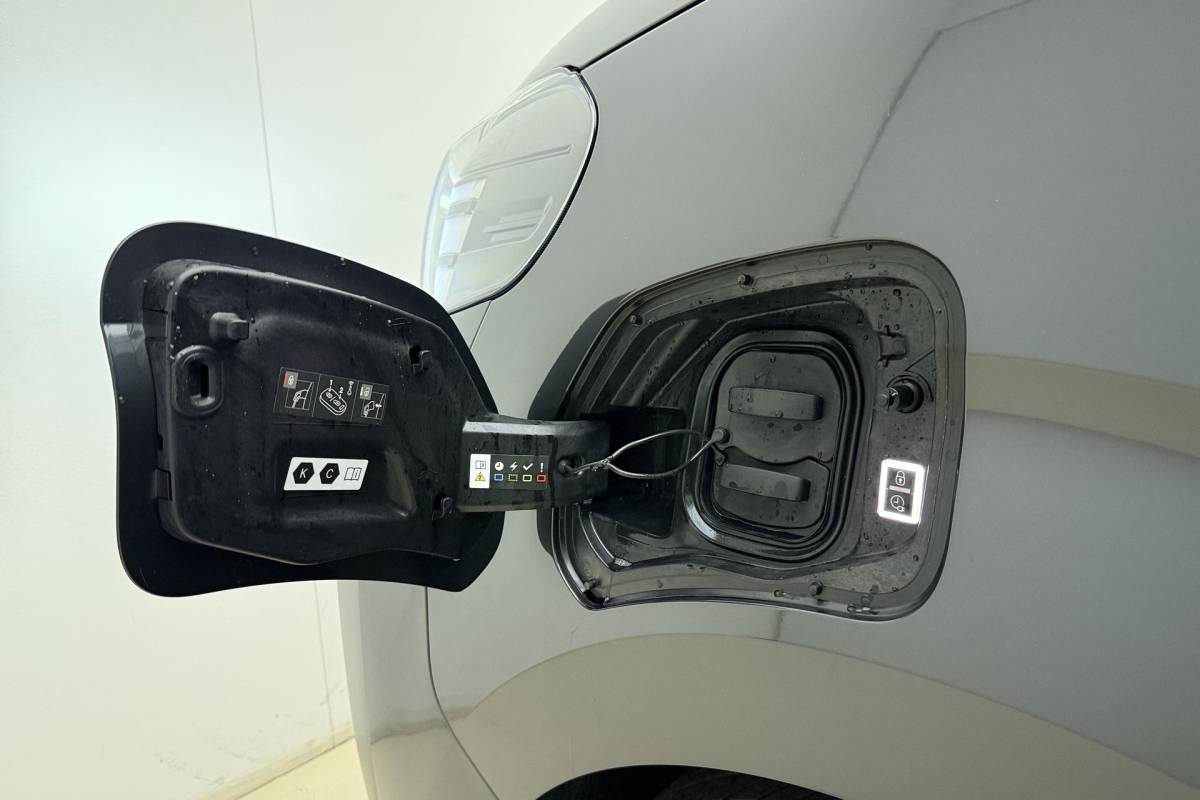 Opel Vivaro-e Opel Vivaro Electric L3 75 kWh | DEMO | Lederen bekleding | STX pakket | Navigatie | Stoelverwarming | Keyless | Laadruimte betimmering | Camera | Lichtmetalen velgen black