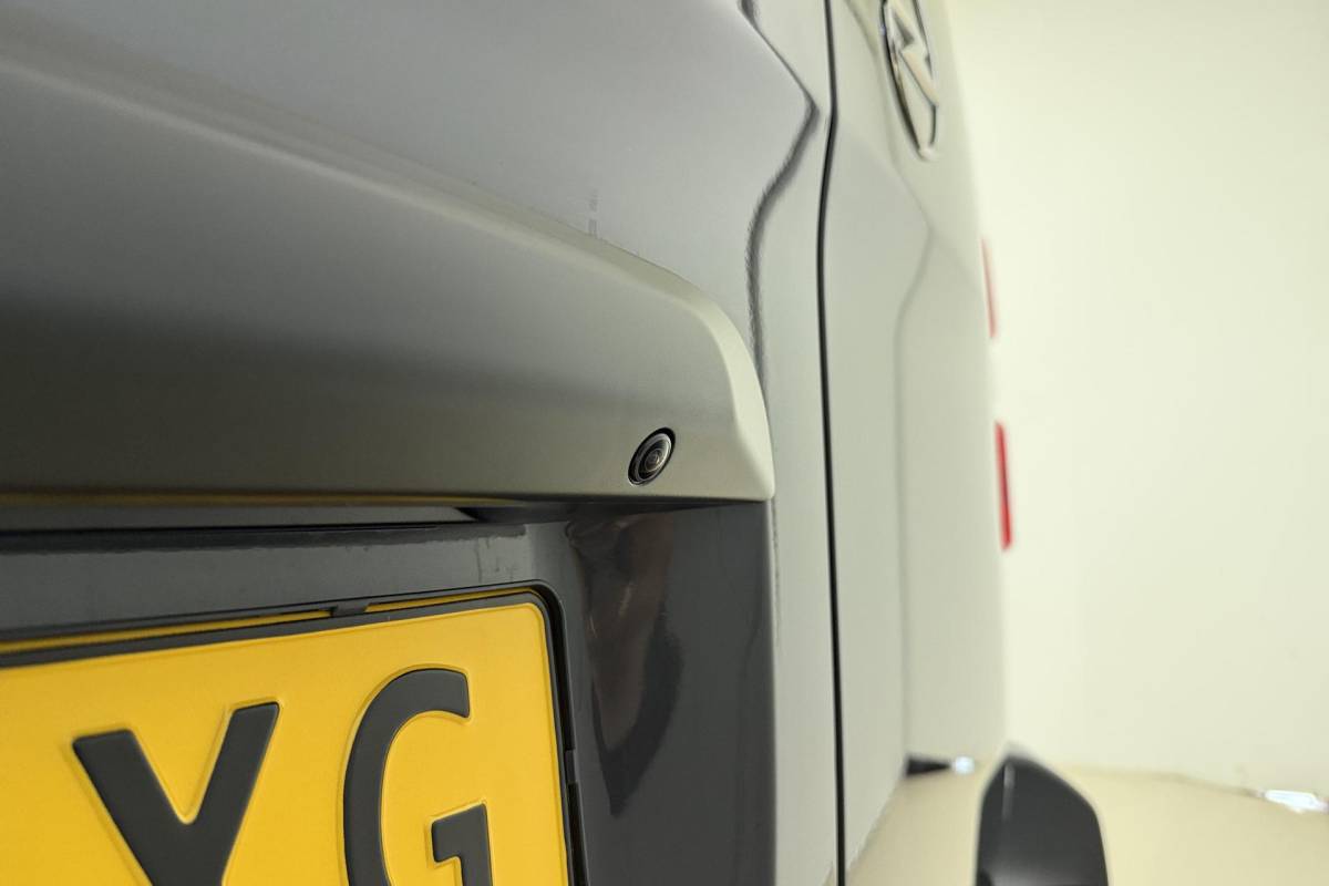 Opel Vivaro-e Opel Vivaro Electric L3 75 kWh | DEMO | Lederen bekleding | STX pakket | Navigatie | Stoelverwarming | Keyless | Laadruimte betimmering | Camera | Lichtmetalen velgen black