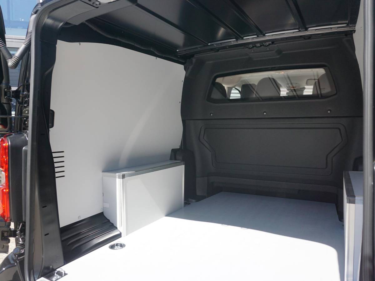 Opel Vivaro-e Opel Vivaro-e Dubbele Cabine 75kWh | STX Sport | Mooiste  bus van NL (!) | Lederen bekleding | Spoilerpakket | 18 inch Lichtmetalen velgen | Dynamic Comfort NAV Pakket | Winterpakket | 2x schuifdeur | Betimmering | Comfortstoelen |