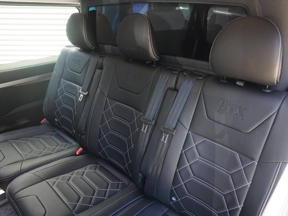 Opel Vivaro-e Opel Vivaro-e Dubbele Cabine 75kWh | STX Sport | Mooiste  bus van NL (!) | Lederen bekleding | Spoilerpakket | 18 inch Lichtmetalen velgen | Dynamic Comfort NAV Pakket | Winterpakket | 2x schuifdeur | Betimmering | Comfortstoelen |
