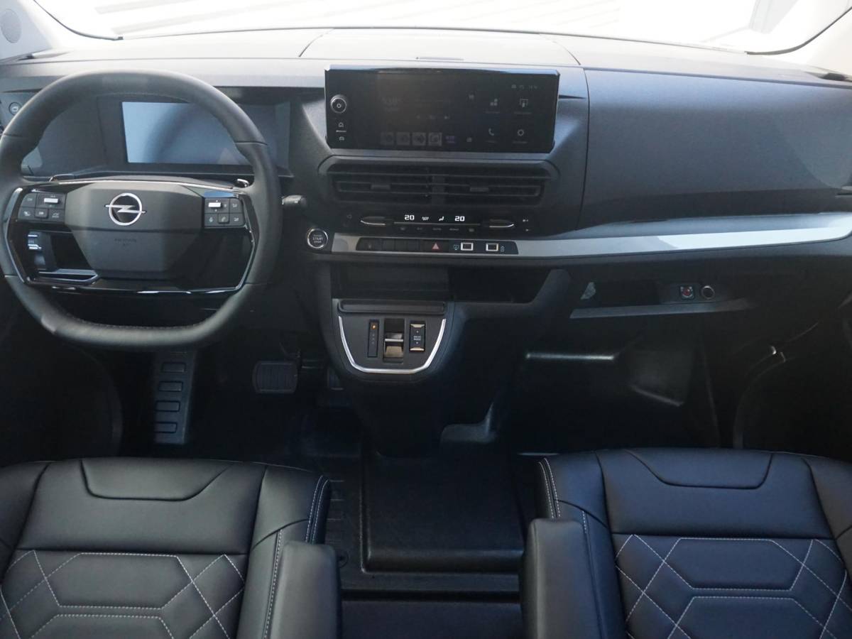 Opel Vivaro-e Opel Vivaro-e Dubbele Cabine 75kWh | STX Sport | Mooiste  bus van NL (!) | Lederen bekleding | Spoilerpakket | 18 inch Lichtmetalen velgen | Dynamic Comfort NAV Pakket | Winterpakket | 2x schuifdeur | Betimmering | Comfortstoelen |