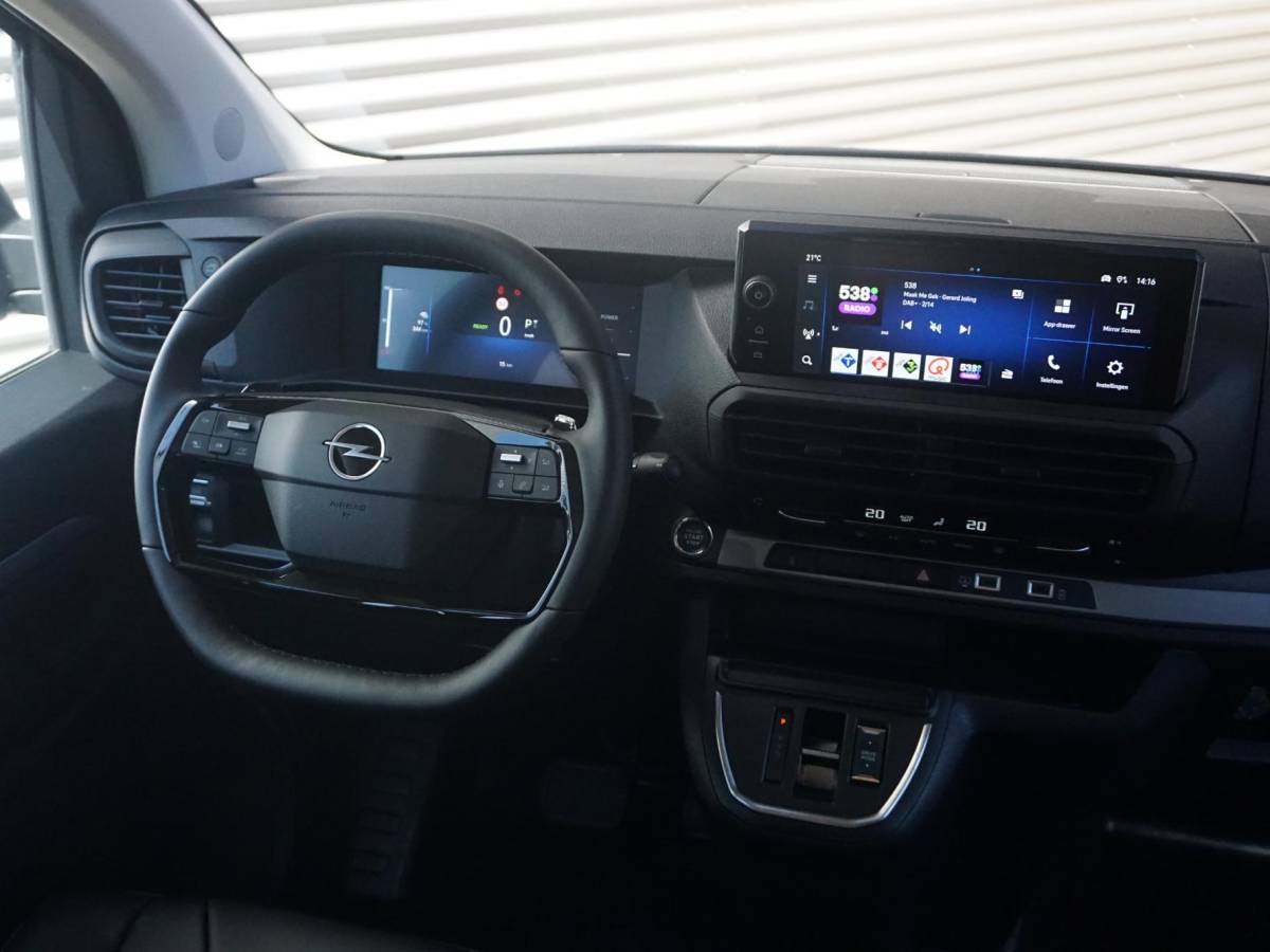 Opel Vivaro-e Opel Vivaro-e Dubbele Cabine 75kWh | STX Sport | Mooiste  bus van NL (!) | Lederen bekleding | Spoilerpakket | 18 inch Lichtmetalen velgen | Dynamic Comfort NAV Pakket | Winterpakket | 2x schuifdeur | Betimmering | Comfortstoelen |
