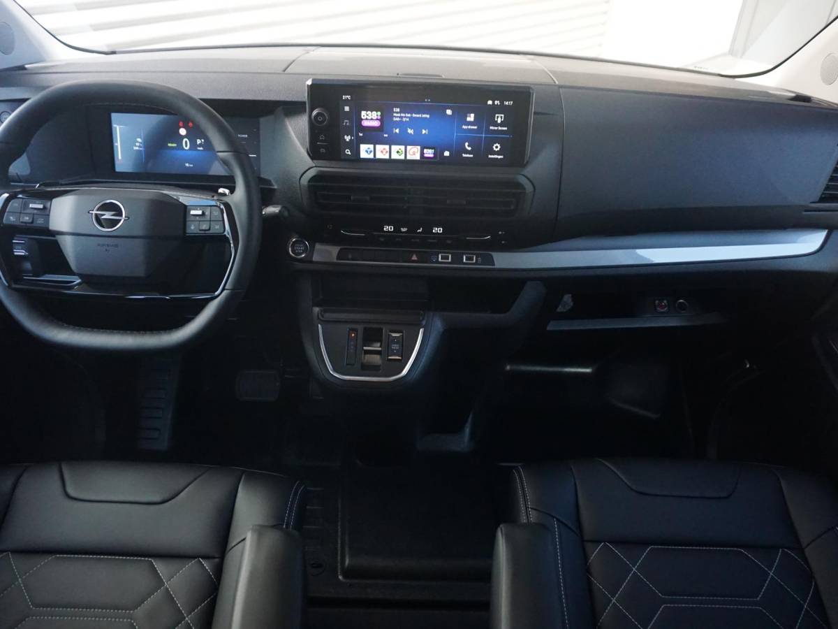 Opel Vivaro-e Opel Vivaro-e Dubbele Cabine 75kWh | STX Sport | Mooiste  bus van NL (!) | Lederen bekleding | Spoilerpakket | 18 inch Lichtmetalen velgen | Dynamic Comfort NAV Pakket | Winterpakket | 2x schuifdeur | Betimmering | Comfortstoelen |