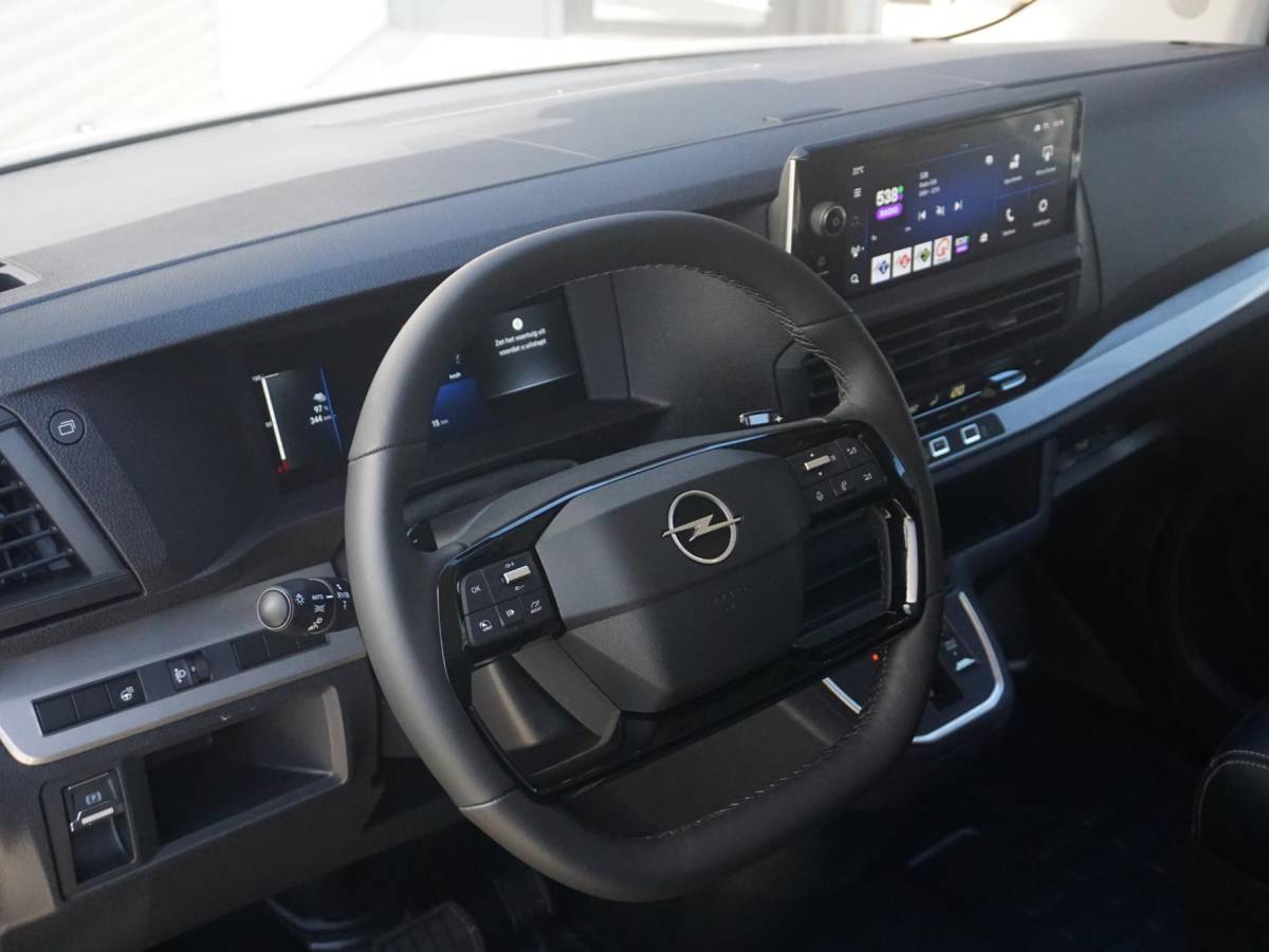 Opel Vivaro-e Opel Vivaro-e Dubbele Cabine 75kWh | STX Sport | Mooiste  bus van NL (!) | Lederen bekleding | Spoilerpakket | 18 inch Lichtmetalen velgen | Dynamic Comfort NAV Pakket | Winterpakket | 2x schuifdeur | Betimmering | Comfortstoelen |