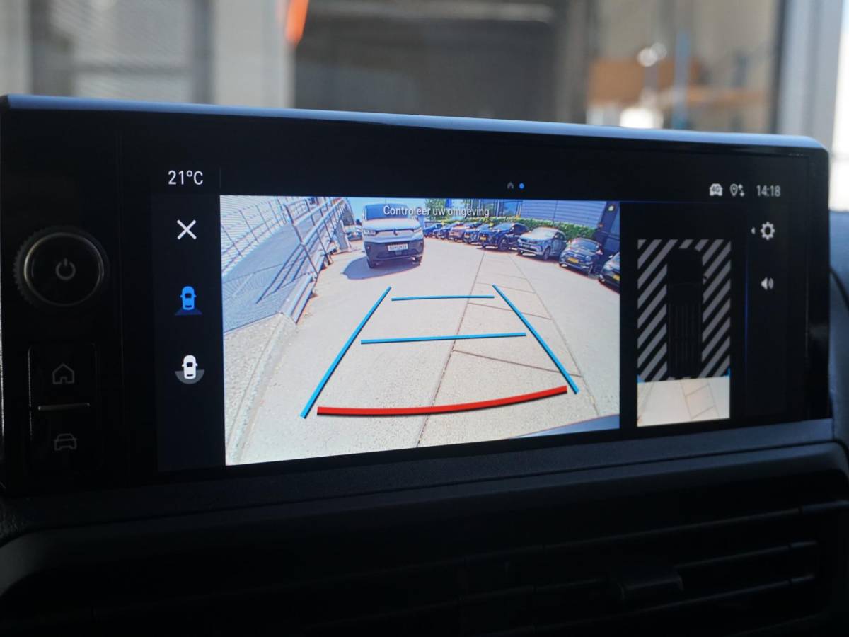 Opel Vivaro-e Opel Vivaro-e Dubbele Cabine 75kWh | STX Sport | Mooiste  bus van NL (!) | Lederen bekleding | Spoilerpakket | 18 inch Lichtmetalen velgen | Dynamic Comfort NAV Pakket | Winterpakket | 2x schuifdeur | Betimmering | Comfortstoelen |