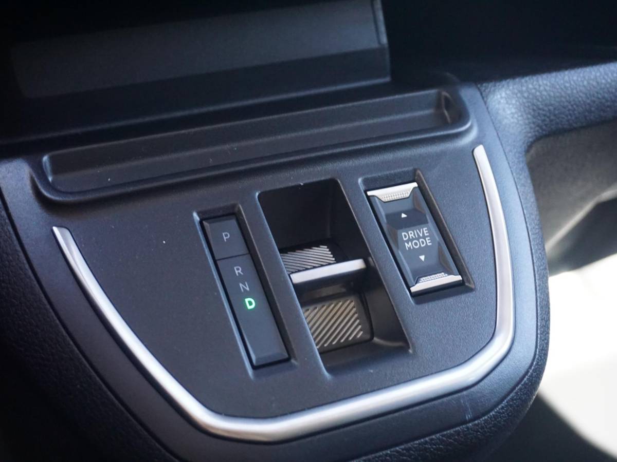 Opel Vivaro-e Opel Vivaro-e Dubbele Cabine 75kWh | STX Sport | Mooiste  bus van NL (!) | Lederen bekleding | Spoilerpakket | 18 inch Lichtmetalen velgen | Dynamic Comfort NAV Pakket | Winterpakket | 2x schuifdeur | Betimmering | Comfortstoelen |
