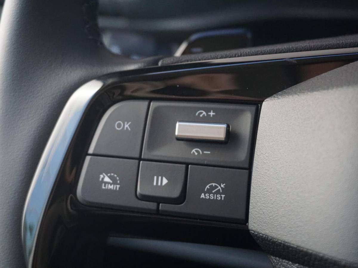 Opel Vivaro-e Opel Vivaro-e Dubbele Cabine 75kWh | STX Sport | Mooiste  bus van NL (!) | Lederen bekleding | Spoilerpakket | 18 inch Lichtmetalen velgen | Dynamic Comfort NAV Pakket | Winterpakket | 2x schuifdeur | Betimmering | Comfortstoelen |