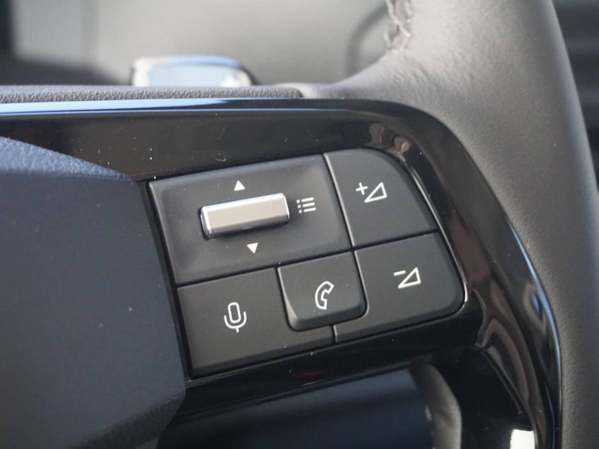 Opel Vivaro-e Opel Vivaro-e Dubbele Cabine 75kWh | STX Sport | Mooiste  bus van NL (!) | Lederen bekleding | Spoilerpakket | 18 inch Lichtmetalen velgen | Dynamic Comfort NAV Pakket | Winterpakket | 2x schuifdeur | Betimmering | Comfortstoelen |