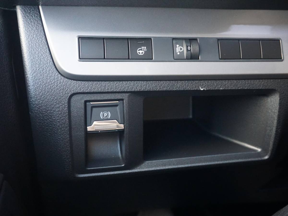 Opel Vivaro-e Opel Vivaro-e Dubbele Cabine 75kWh | STX Sport | Mooiste  bus van NL (!) | Lederen bekleding | Spoilerpakket | 18 inch Lichtmetalen velgen | Dynamic Comfort NAV Pakket | Winterpakket | 2x schuifdeur | Betimmering | Comfortstoelen |