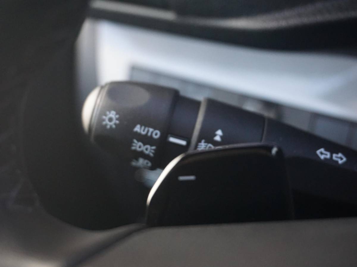 Opel Vivaro-e Opel Vivaro-e Dubbele Cabine 75kWh | STX Sport | Mooiste  bus van NL (!) | Lederen bekleding | Spoilerpakket | 18 inch Lichtmetalen velgen | Dynamic Comfort NAV Pakket | Winterpakket | 2x schuifdeur | Betimmering | Comfortstoelen |