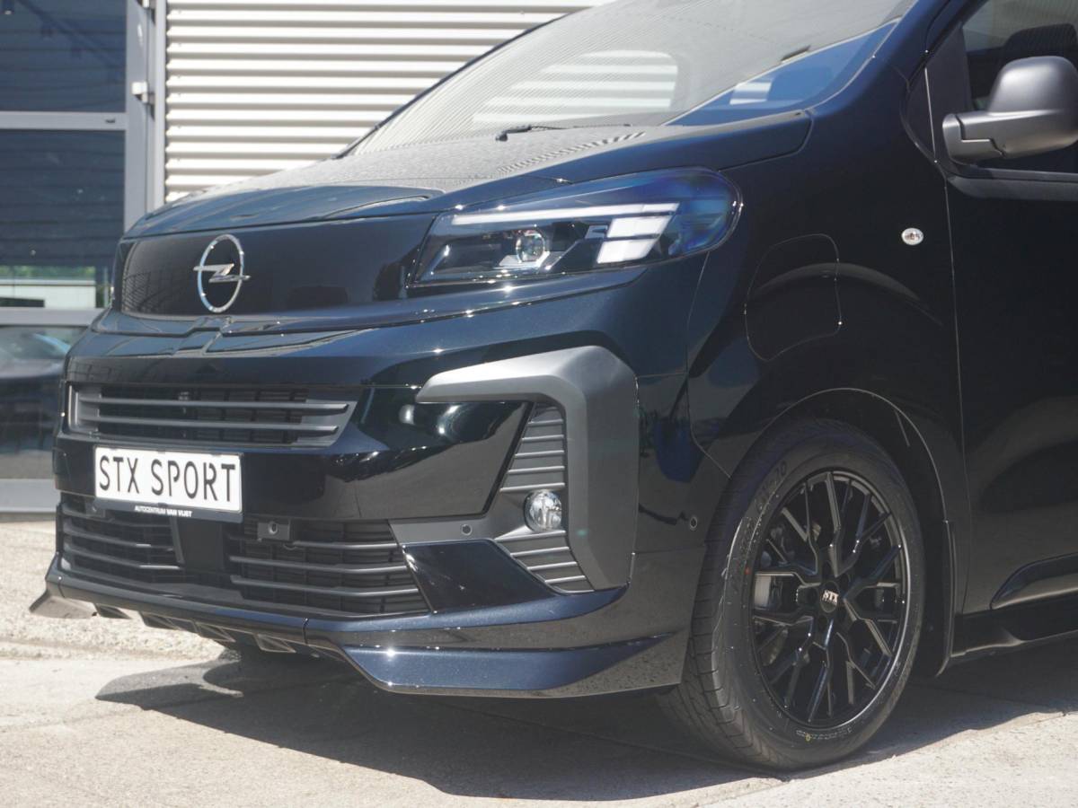 Opel Vivaro-e Opel Vivaro-e Dubbele Cabine 75kWh | STX Sport | Mooiste  bus van NL (!) | Lederen bekleding | Spoilerpakket | 18 inch Lichtmetalen velgen | Dynamic Comfort NAV Pakket | Winterpakket | 2x schuifdeur | Betimmering | Comfortstoelen |