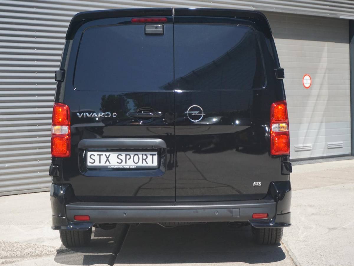 Opel Vivaro-e Opel Vivaro-e Dubbele Cabine 75kWh | STX Sport | Mooiste  bus van NL (!) | Lederen bekleding | Spoilerpakket | 18 inch Lichtmetalen velgen | Dynamic Comfort NAV Pakket | Winterpakket | 2x schuifdeur | Betimmering | Comfortstoelen |