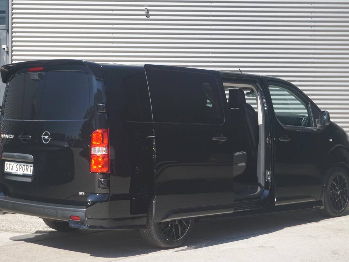 Opel Vivaro-e Opel Vivaro-e Dubbele Cabine 75kWh | STX Sport | Mooiste  bus van NL (!) | Lederen bekleding | Spoilerpakket | 18 inch Lichtmetalen velgen | Dynamic Comfort NAV Pakket | Winterpakket | 2x schuifdeur | Betimmering | Comfortstoelen |