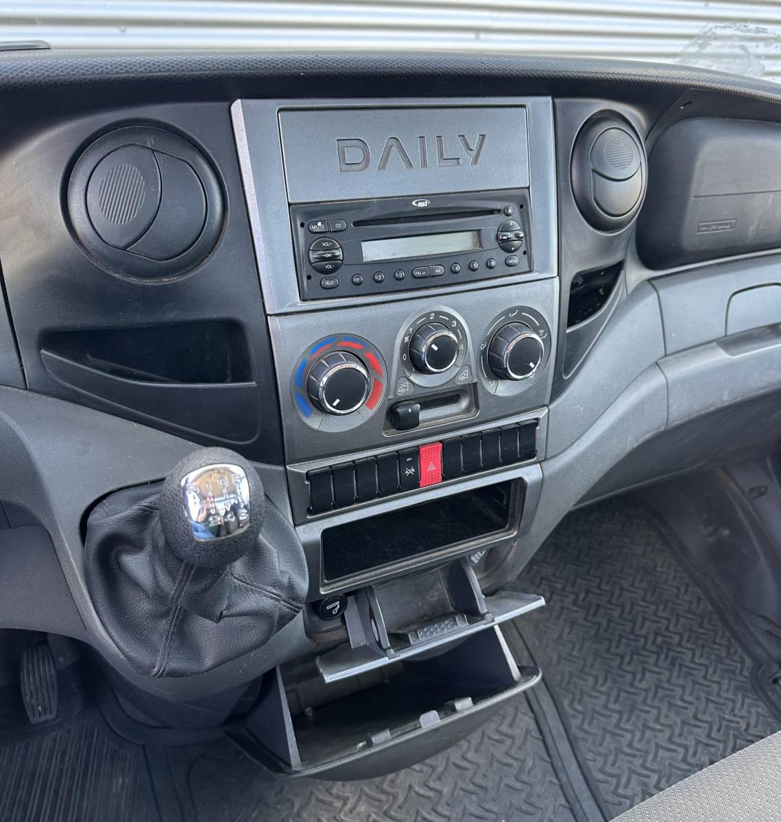 Iveco Daily Iveco Daily 35S14G 345 CNG Openlaadbak benzine/CNG Trekhaak 3500kg