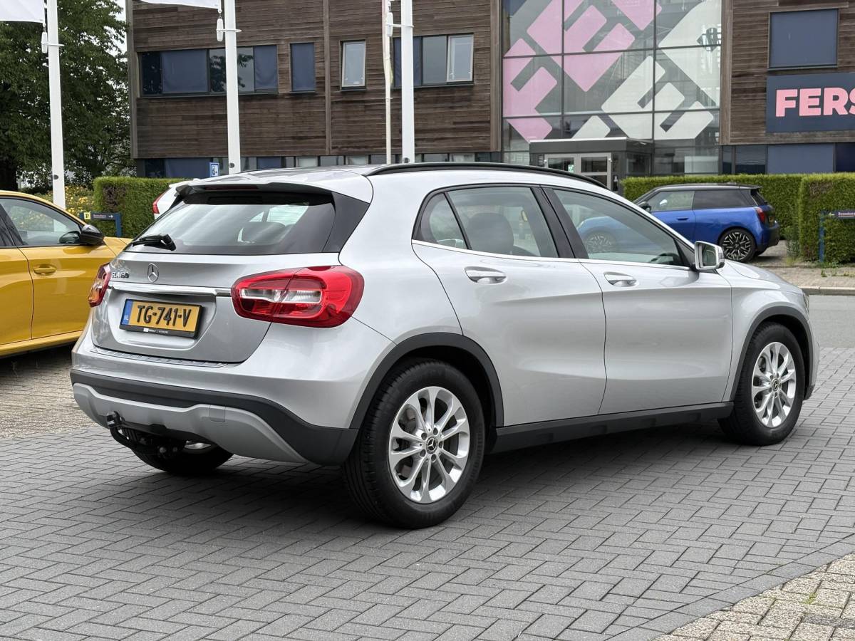 Mercedes-Benz GLA Mercedes-Benz GLA-klasse 180 Business Solution | Automaat | Trekhaak | Elek. Kofferklep | Camera | Dealer onderhouden