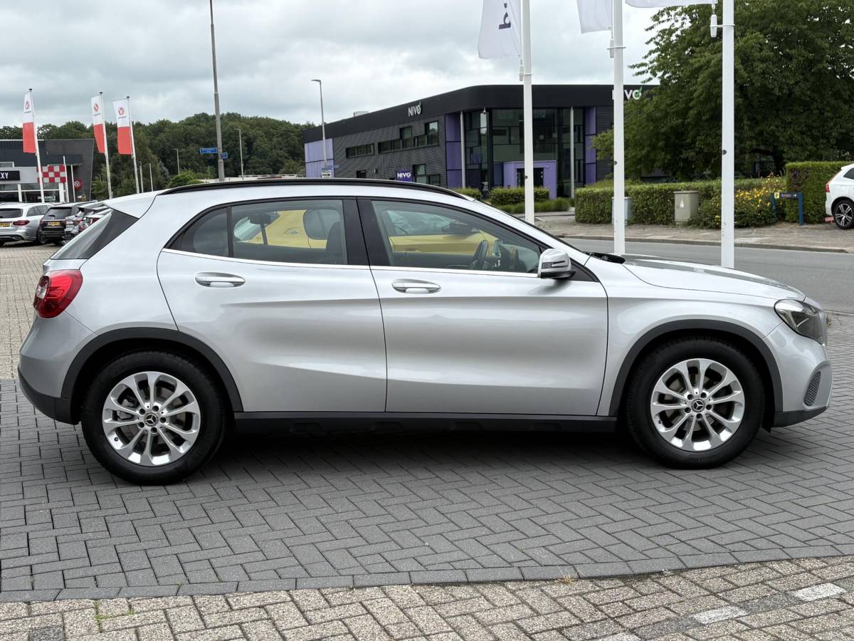 Mercedes-Benz GLA Mercedes-Benz GLA-klasse 180 Business Solution | Automaat | Trekhaak | Elek. Kofferklep | Camera | Dealer onderhouden