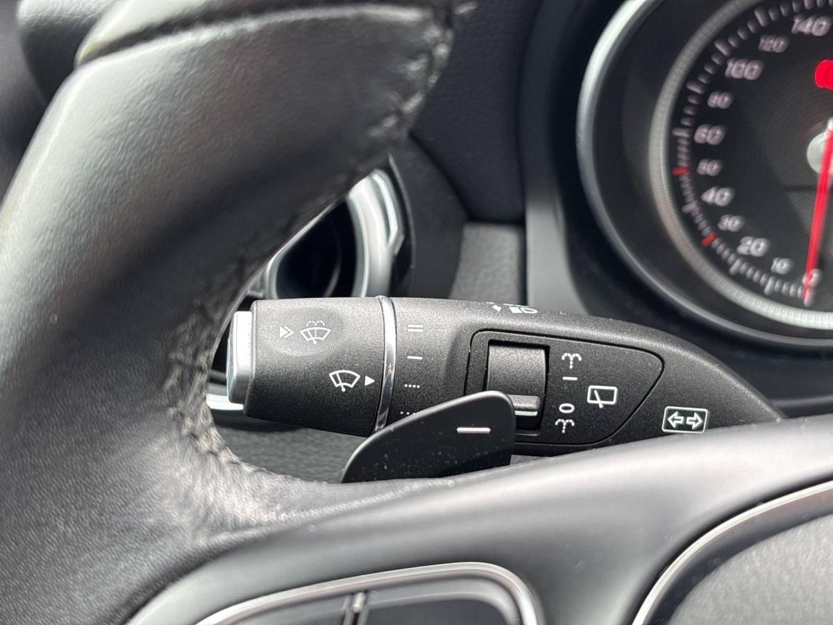 Mercedes-Benz GLA Mercedes-Benz GLA-klasse 180 Business Solution | Automaat | Trekhaak | Elek. Kofferklep | Camera | Dealer onderhouden