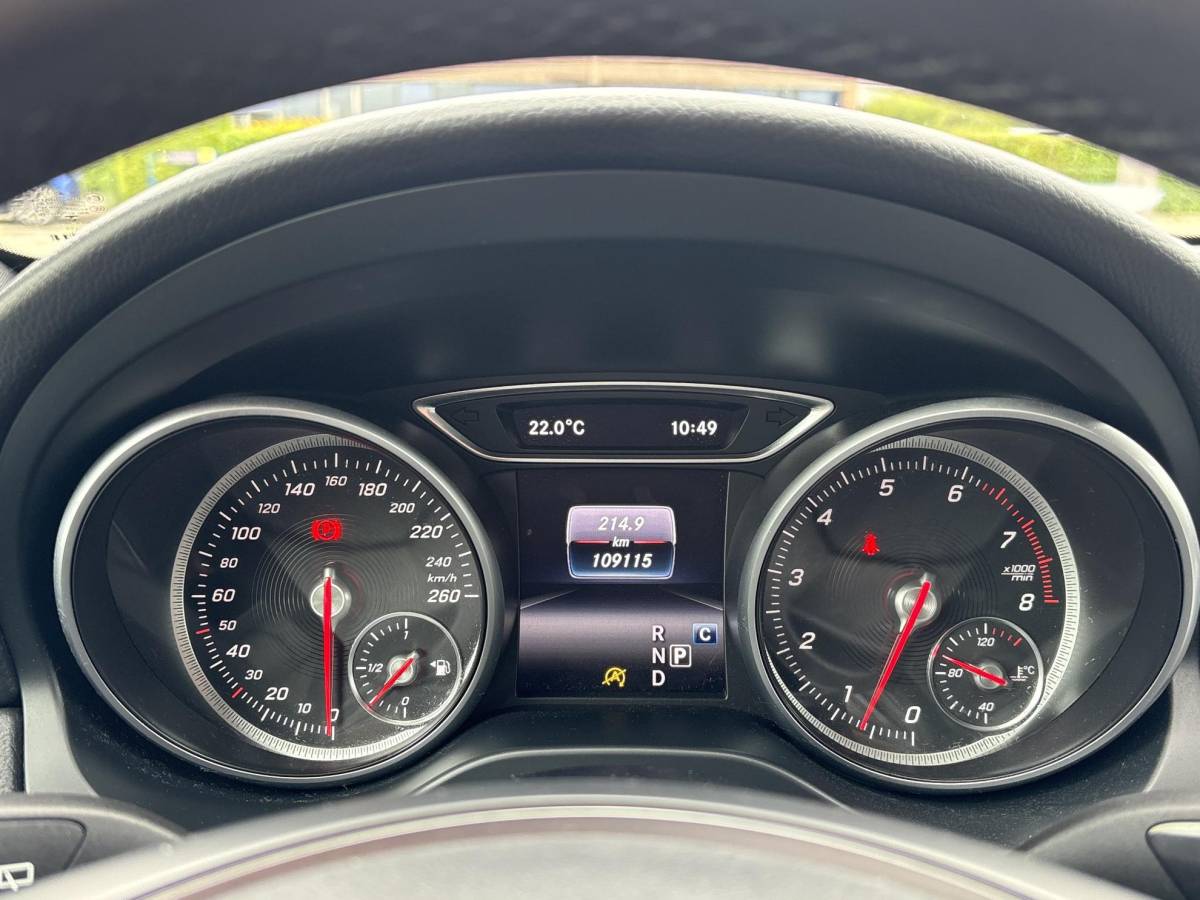 Mercedes-Benz GLA Mercedes-Benz GLA-klasse 180 Business Solution | Automaat | Trekhaak | Elek. Kofferklep | Camera | Dealer onderhouden