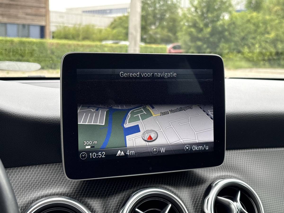 Mercedes-Benz GLA Mercedes-Benz GLA-klasse 180 Business Solution | Automaat | Trekhaak | Elek. Kofferklep | Camera | Dealer onderhouden