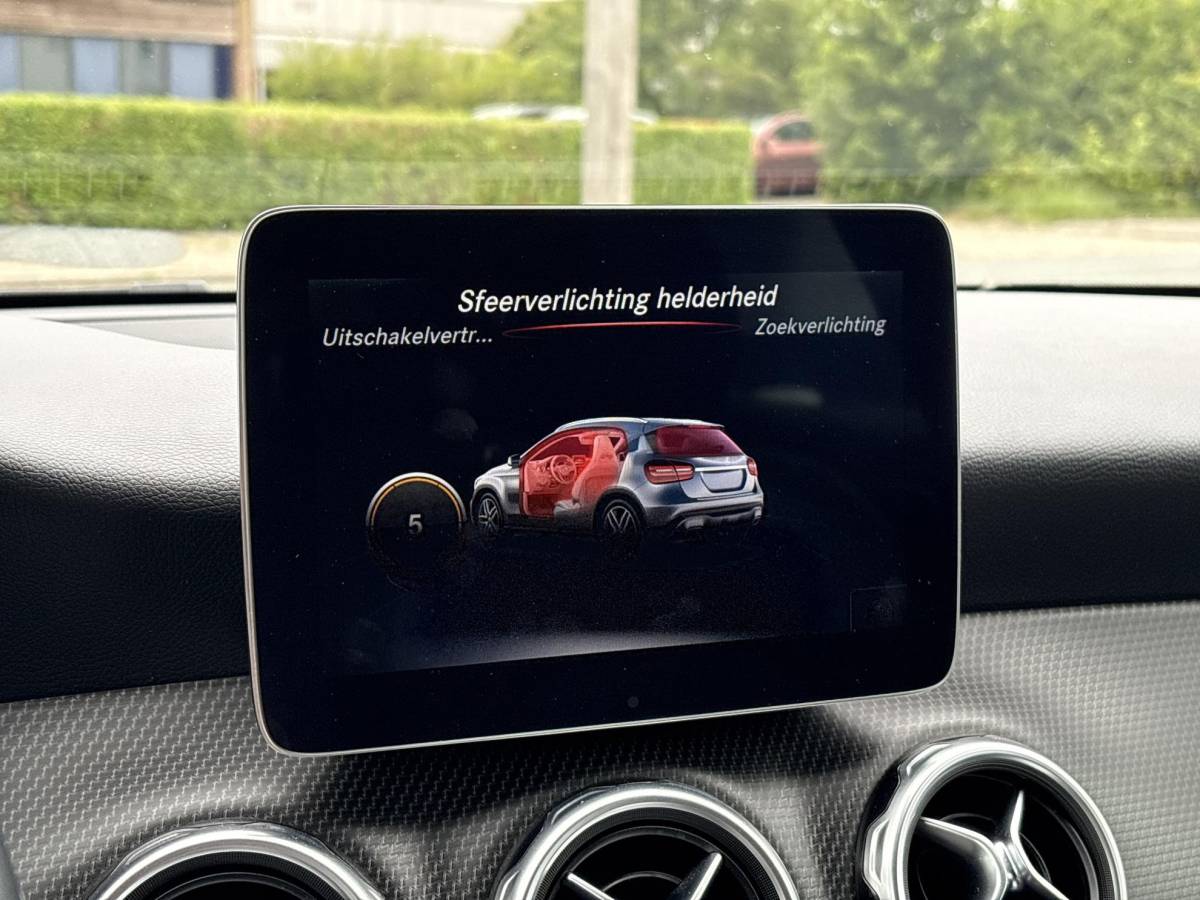 Mercedes-Benz GLA Mercedes-Benz GLA-klasse 180 Business Solution | Automaat | Trekhaak | Elek. Kofferklep | Camera | Dealer onderhouden