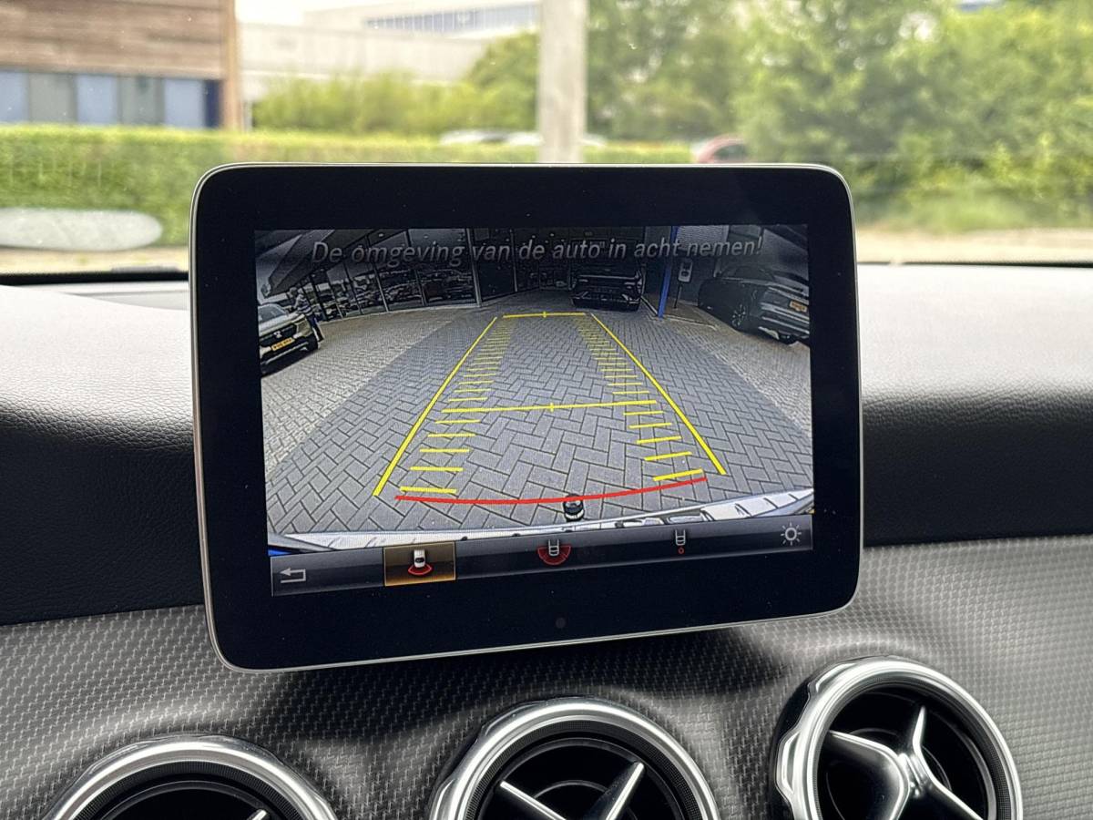 Mercedes-Benz GLA Mercedes-Benz GLA-klasse 180 Business Solution | Automaat | Trekhaak | Elek. Kofferklep | Camera | Dealer onderhouden