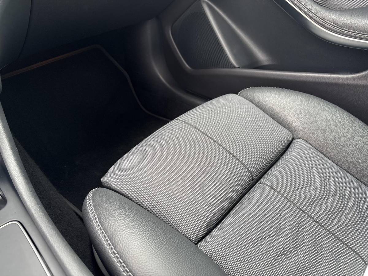 Mercedes-Benz GLA Mercedes-Benz GLA-klasse 180 Business Solution | Automaat | Trekhaak | Elek. Kofferklep | Camera | Dealer onderhouden