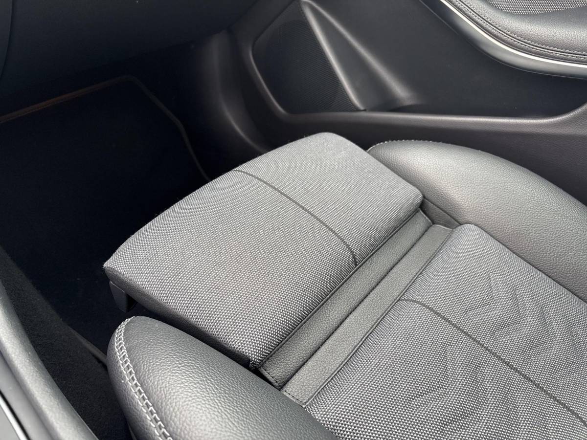Mercedes-Benz GLA Mercedes-Benz GLA-klasse 180 Business Solution | Automaat | Trekhaak | Elek. Kofferklep | Camera | Dealer onderhouden