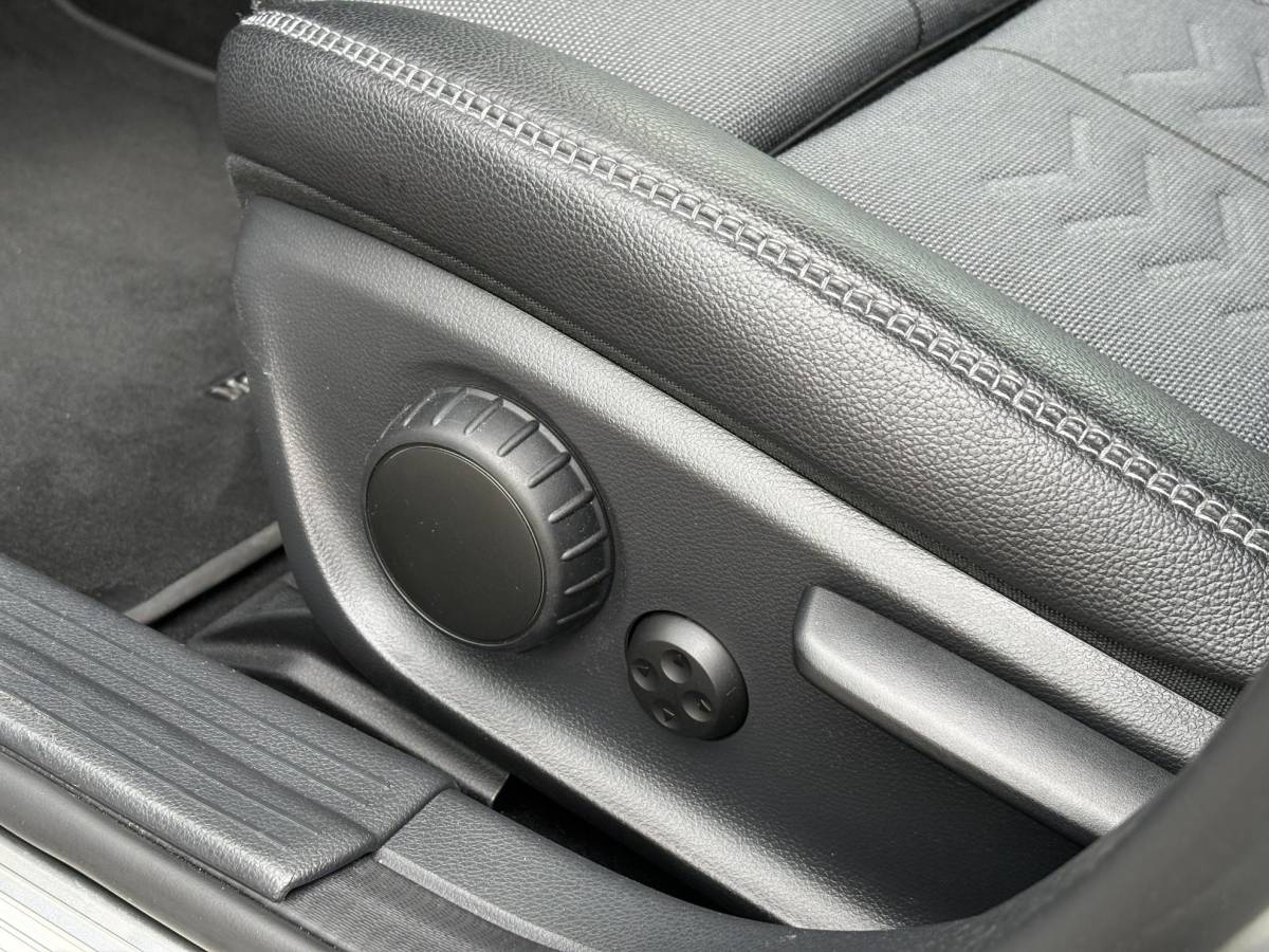 Mercedes-Benz GLA Mercedes-Benz GLA-klasse 180 Business Solution | Automaat | Trekhaak | Elek. Kofferklep | Camera | Dealer onderhouden