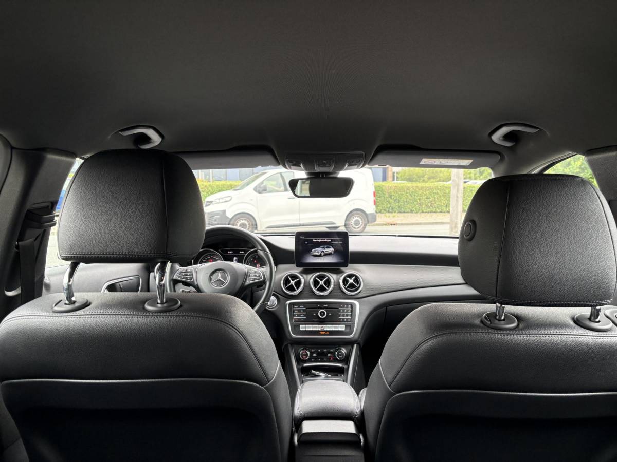 Mercedes-Benz GLA Mercedes-Benz GLA-klasse 180 Business Solution | Automaat | Trekhaak | Elek. Kofferklep | Camera | Dealer onderhouden