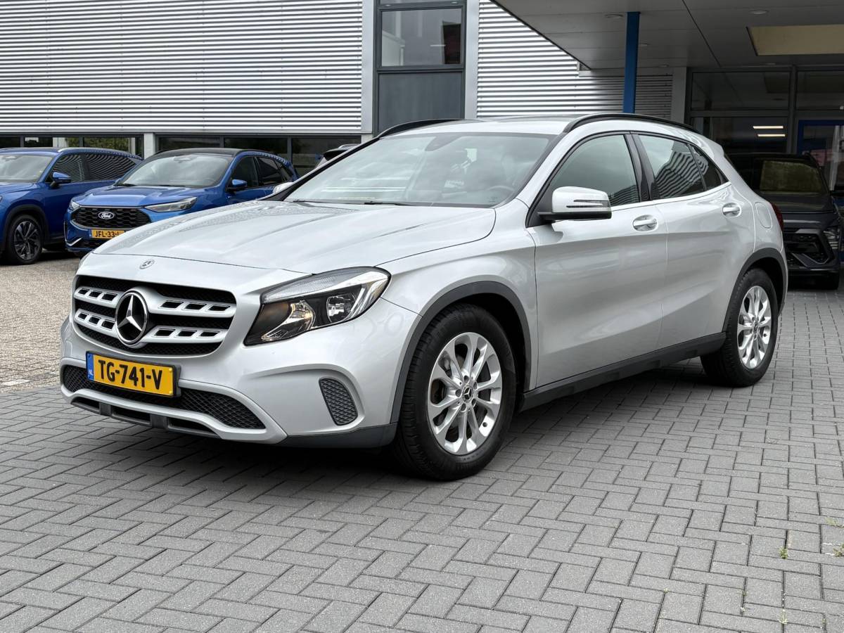 Mercedes-Benz GLA Mercedes-Benz GLA-klasse 180 Business Solution | Automaat | Trekhaak | Elek. Kofferklep | Camera | Dealer onderhouden