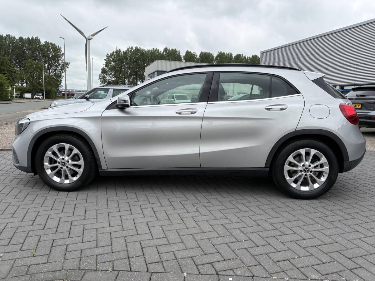 Mercedes-Benz GLA Mercedes-Benz GLA-klasse 180 Business Solution | Automaat | Trekhaak | Elek. Kofferklep | Camera | Dealer onderhouden