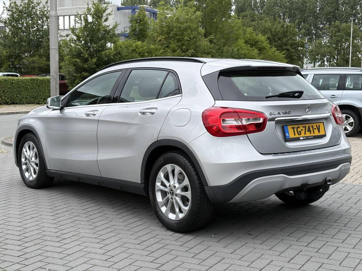 Mercedes-Benz GLA Mercedes-Benz GLA-klasse 180 Business Solution | Automaat | Trekhaak | Elek. Kofferklep | Camera | Dealer onderhouden