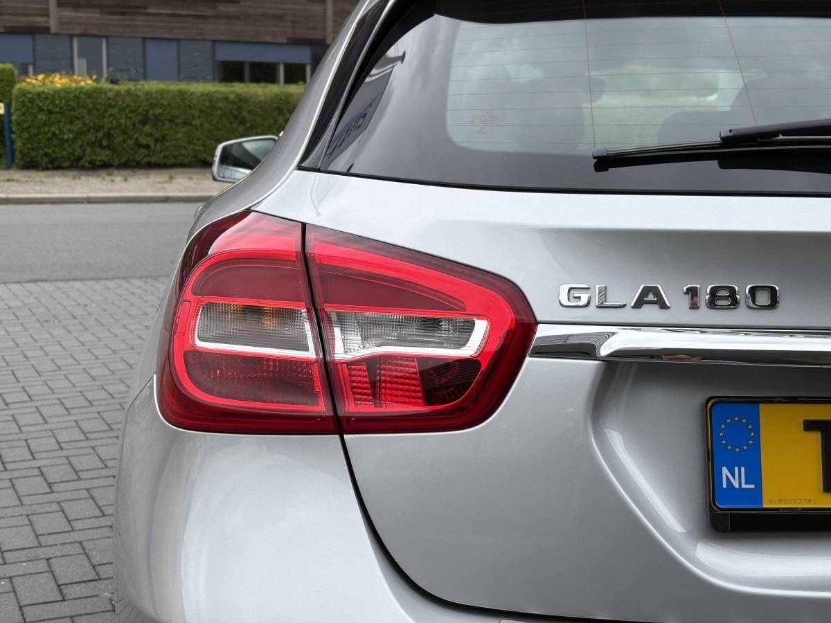 Mercedes-Benz GLA Mercedes-Benz GLA-klasse 180 Business Solution | Automaat | Trekhaak | Elek. Kofferklep | Camera | Dealer onderhouden