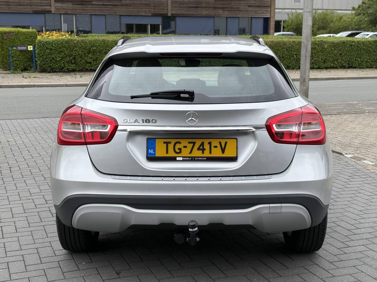 Mercedes-Benz GLA Mercedes-Benz GLA-klasse 180 Business Solution | Automaat | Trekhaak | Elek. Kofferklep | Camera | Dealer onderhouden