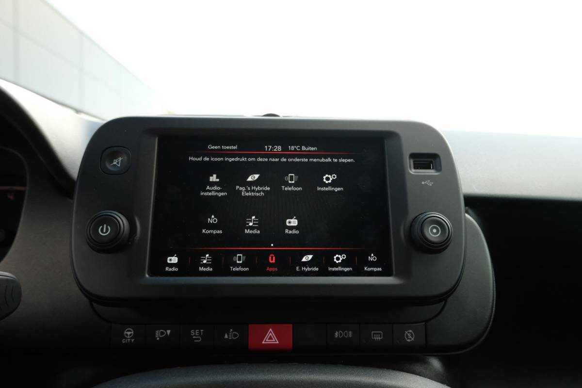 Fiat Panda Fiat Panda 1.0 Hybrid RED Cross 69 PK | CarPlay | DAB | LED Verlichting | Lichtmetalen Velgen | Elektrisch Afstelbare Spiegels