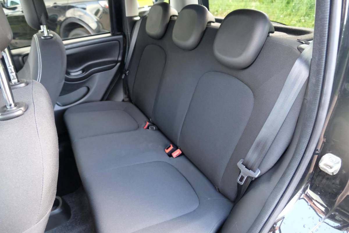 Fiat Panda Fiat Panda 1.0 Hybrid RED Cross 69 PK | CarPlay | DAB | LED Verlichting | Lichtmetalen Velgen | Elektrisch Afstelbare Spiegels