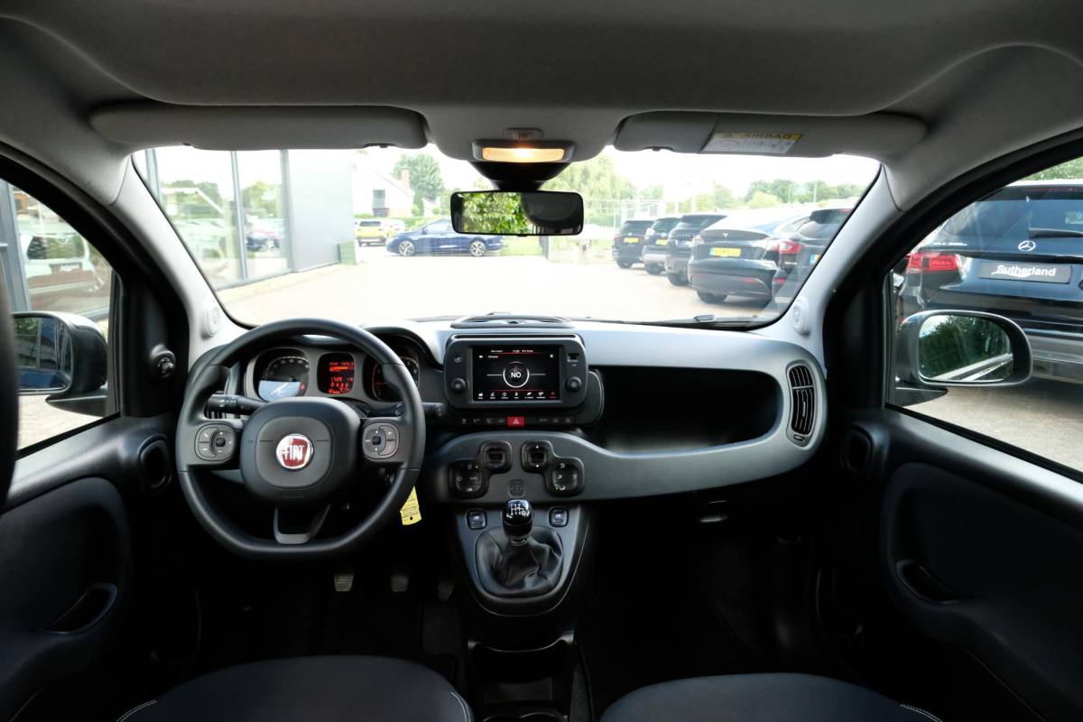 Fiat Panda Fiat Panda 1.0 Hybrid RED Cross 69 PK | CarPlay | DAB | LED Verlichting | Lichtmetalen Velgen | Elektrisch Afstelbare Spiegels