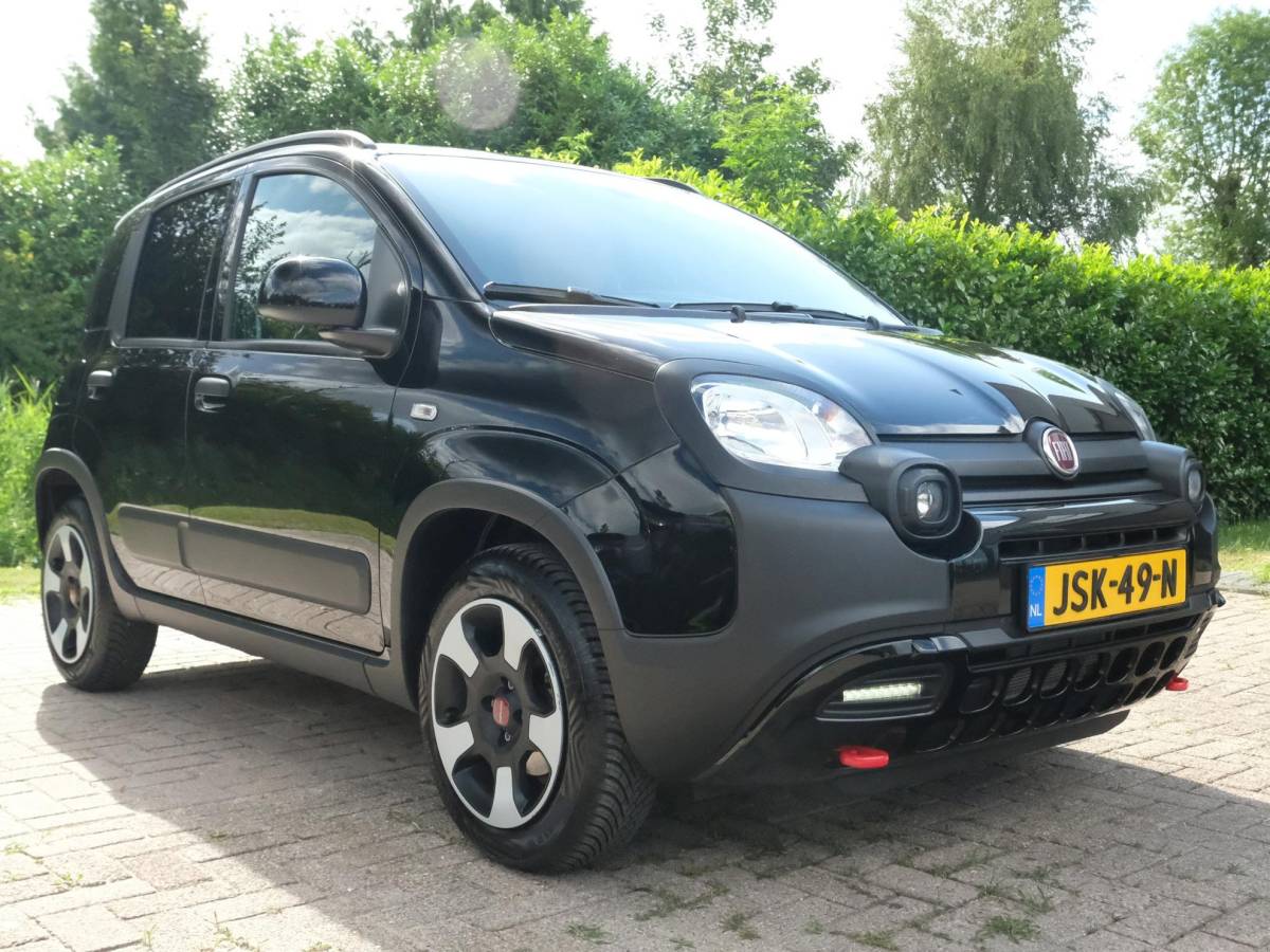 Fiat Panda Fiat Panda 1.0 Hybrid RED Cross 69 PK | CarPlay | DAB | LED Verlichting | Lichtmetalen Velgen | Elektrisch Afstelbare Spiegels
