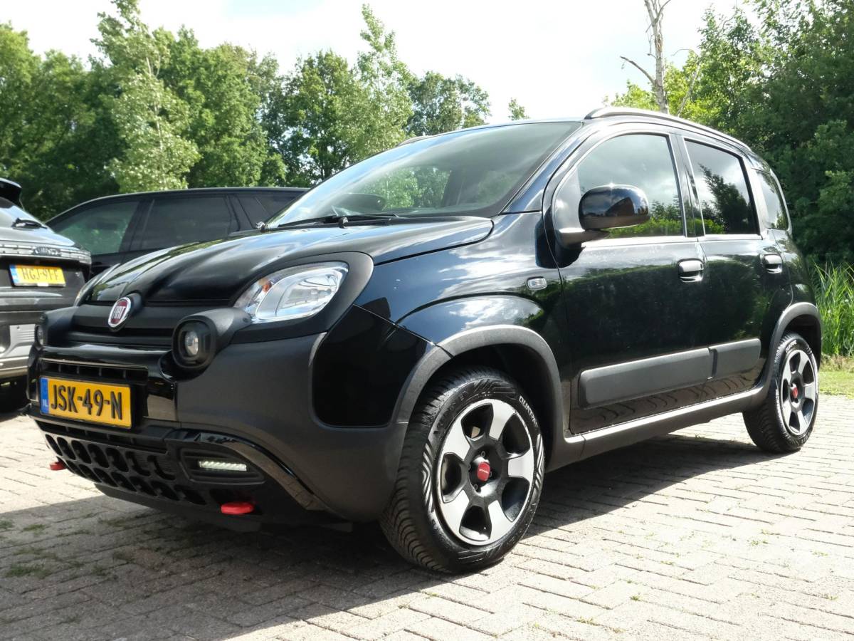 Fiat Panda Fiat Panda 1.0 Hybrid RED Cross 69 PK | CarPlay | DAB | LED Verlichting | Lichtmetalen Velgen | Elektrisch Afstelbare Spiegels