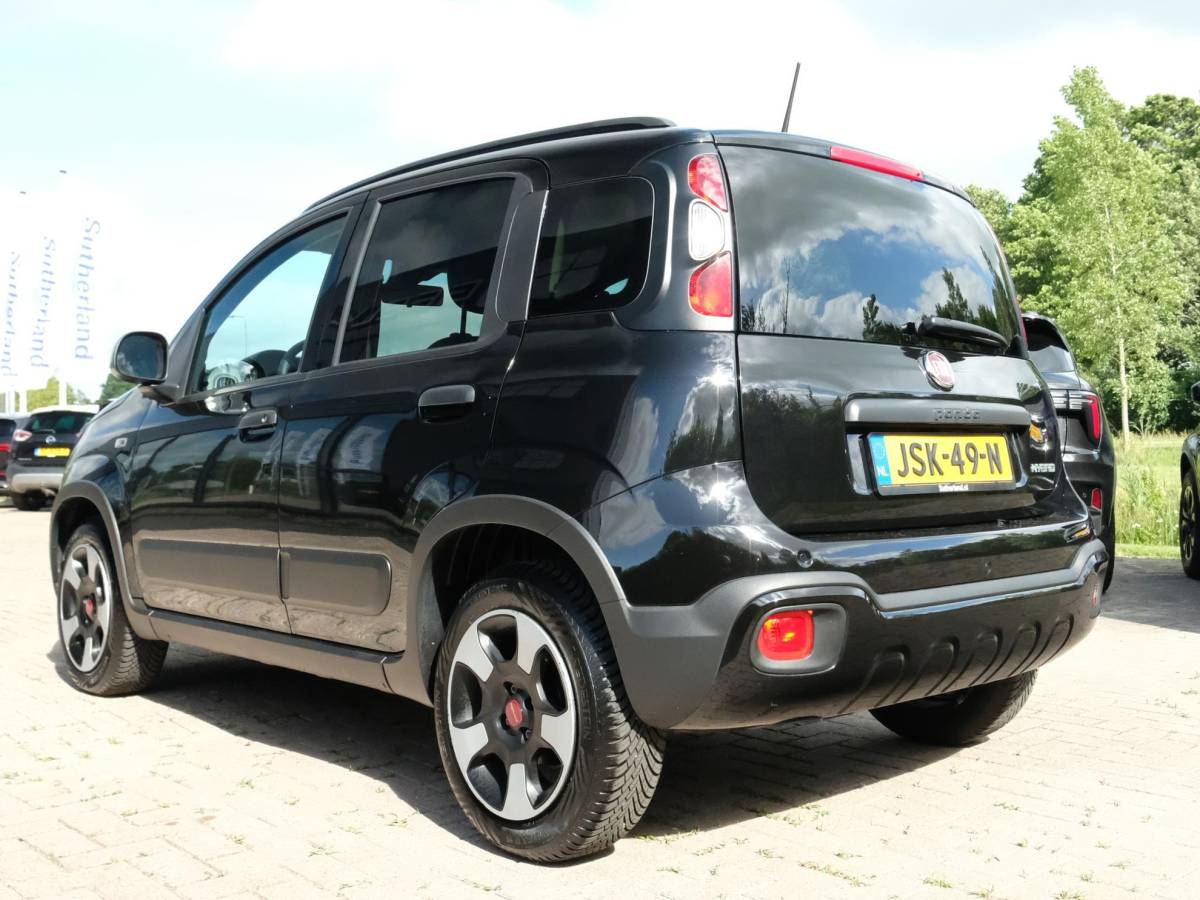 Fiat Panda Fiat Panda 1.0 Hybrid RED Cross 69 PK | CarPlay | DAB | LED Verlichting | Lichtmetalen Velgen | Elektrisch Afstelbare Spiegels