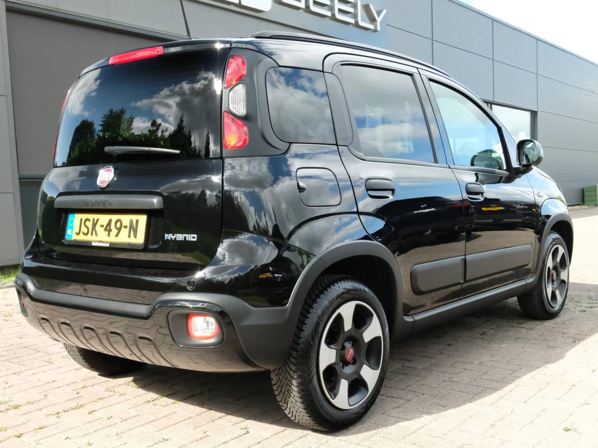 Fiat Panda Fiat Panda 1.0 Hybrid RED Cross 69 PK | CarPlay | DAB | LED Verlichting | Lichtmetalen Velgen | Elektrisch Afstelbare Spiegels