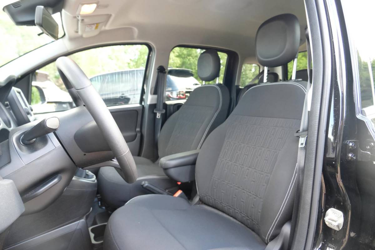 Fiat Panda Fiat Panda 1.0 Hybrid RED Cross 69 PK | CarPlay | DAB | LED Verlichting | Lichtmetalen Velgen | Elektrisch Afstelbare Spiegels