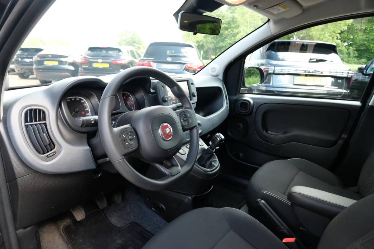 Fiat Panda Fiat Panda 1.0 Hybrid RED Cross 69 PK | CarPlay | DAB | LED Verlichting | Lichtmetalen Velgen | Elektrisch Afstelbare Spiegels
