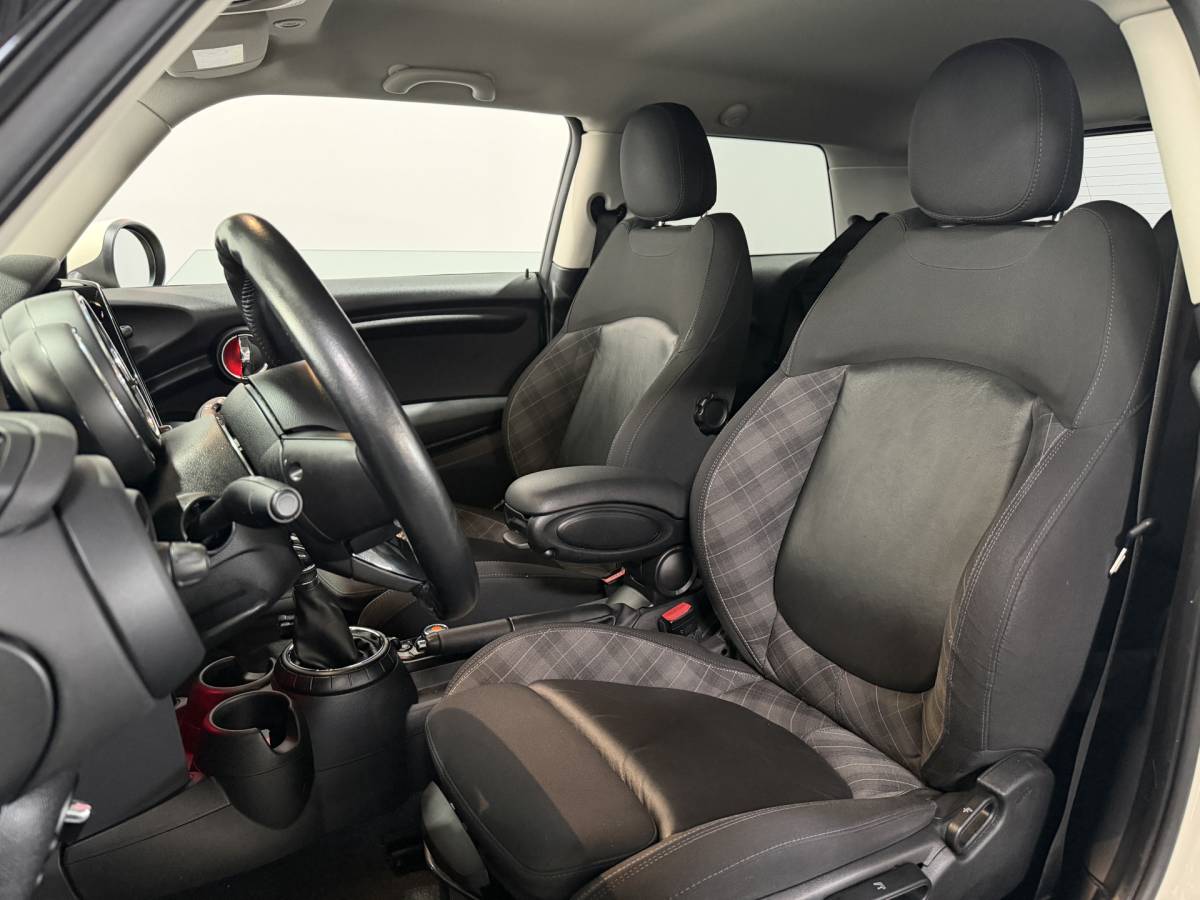 MINI 3-Deurs MINI 3-Deurs 1.2 One Chili Business – Automaat – Navi / Bluetooth / Parksens. achter