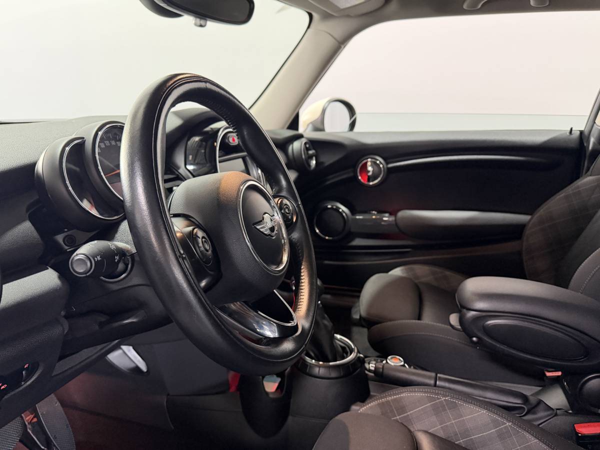MINI 3-Deurs MINI 3-Deurs 1.2 One Chili Business – Automaat – Navi / Bluetooth / Parksens. achter