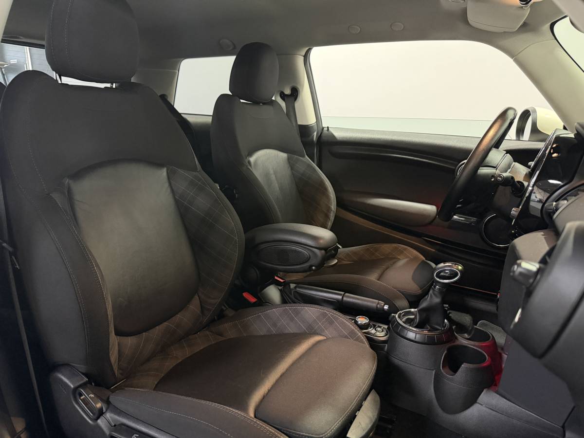 MINI 3-Deurs MINI 3-Deurs 1.2 One Chili Business – Automaat – Navi / Bluetooth / Parksens. achter