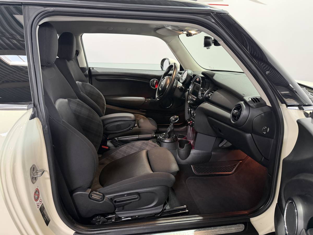 MINI 3-Deurs MINI 3-Deurs 1.2 One Chili Business – Automaat – Navi / Bluetooth / Parksens. achter