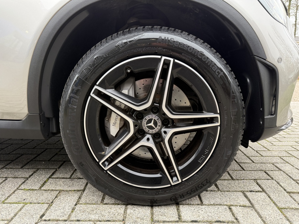 Mercedes-Benz GLC Mercedes-benz GLC-klasse 300e 4M AMG Styling I Night I Pano I Trekhaak I Camera I 19”